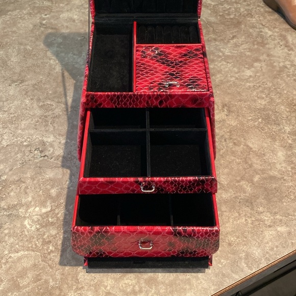 Tuscan Designs Faux Alligator Skin pink and black jewelry or makeup case - Picture 6 of 13